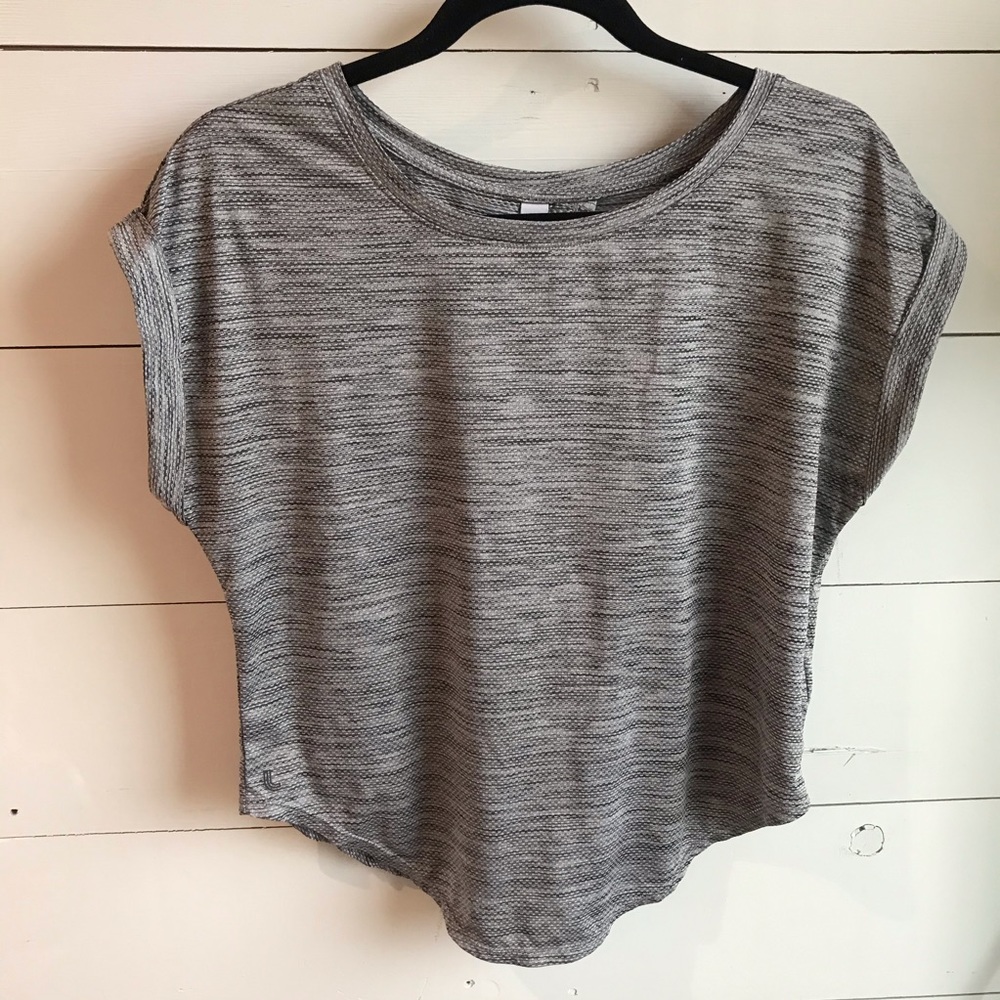 Lolë short sleeve shirt with vented back